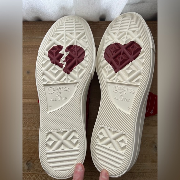 New CONVERSE Chuck Taylor All Star Lift Platform Hearts Size 9 Womens - Picture 10 of 13